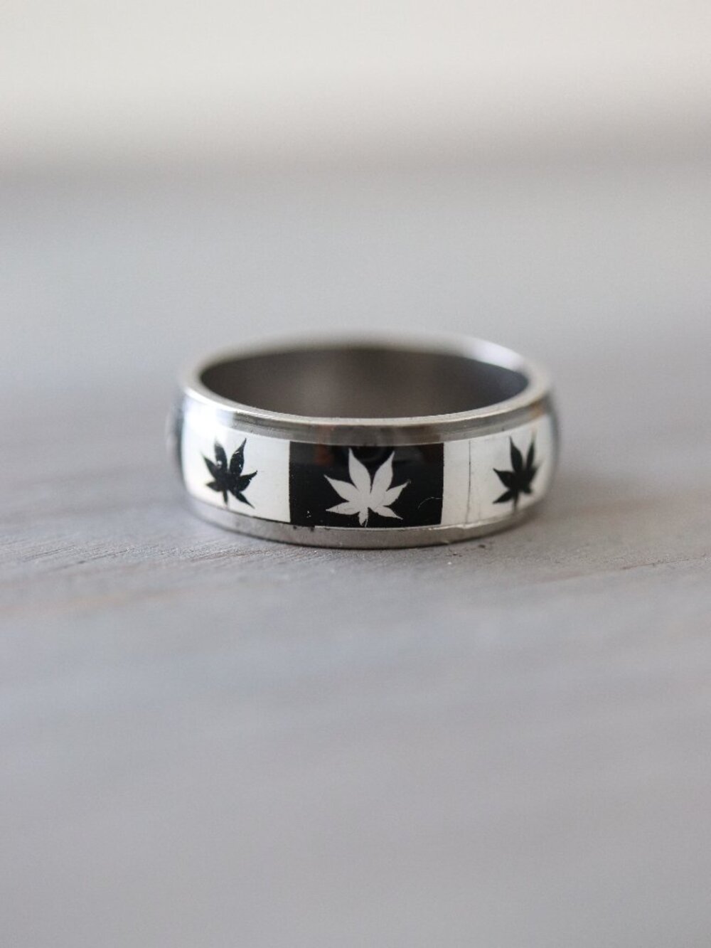 Leaf Design Black & White Men/Women Band Ring Silver Stainless Steel